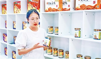 郁南縣都城鎮(zhèn)做好無(wú)核黃皮精深加工產(chǎn)業(yè)鏈 研發(fā)30多種加工產(chǎn)品 年產(chǎn)值約13.5億元
